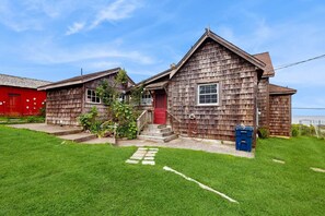 Exterior - Family Friendly Beach House with BBQ & Deck (Westport)