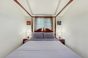 Iron/ironing board, travel cot, WiFi, bed sheets - Family Friendly Beach House with BBQ & Deck (Westport)