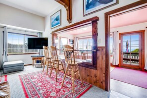 Televisio, takka, työhuone