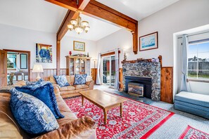 TV, fireplace, offices - Family Friendly Beach House in Westport with views (Westport)