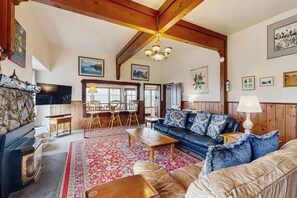 TV, fireplace, offices - Family Friendly Beach House with BBQ & Deck (Westport)