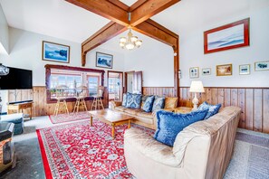 TV, fireplace, offices - Family Friendly Beach House in Westport with views (Westport)