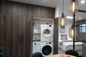 Bed sheets - Treat yourself - luxury inner-city apartment (Dunedin)