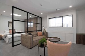 TV - Treat yourself - luxury inner-city apartment (Dunedin)