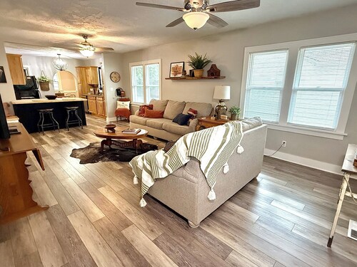 The Poncan,  3bedroom/1bath house in Ponca, pets ok w/ fee, WiFi, Central locale