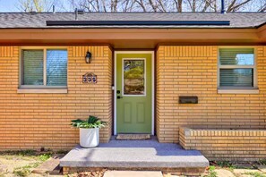 Exterior detail - Garage parking / Game room / Backyard (Norman)