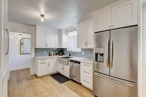 Private kitchen - Garage parking / Game room / Backyard (Norman)