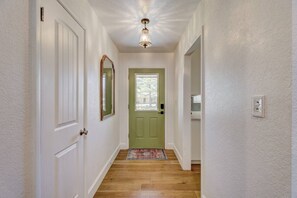 Interior - Garage parking / Game room / Backyard (Norman)