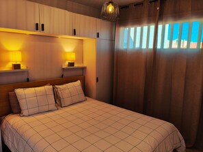 1 chambre, fer et planche à repasser, Wi-Fi gratuit, draps fournis