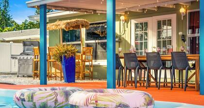 Largo's Vacation Oasis - Heated Pool, Mini Golf & Games! Minutes to Beaches