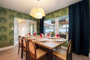 Dining - Largo's Vacation Oasis - Heated Pool, Mini Golf & Games! Minutes to Beaches (Largo)