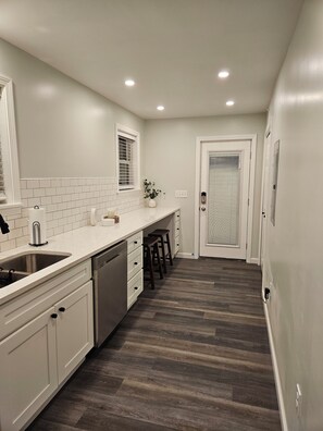 Private kitchen - 1 Bed 1 Bath minutes from Downtown Burlington and UVM (Burlington)