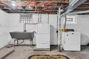 Interior - South Hills Haven|Modern Duplex|24/7 Guest Support (Cleveland)