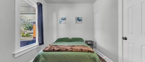 2 chambres, fer et planche à repasser, lit parapluie, Wi-Fi