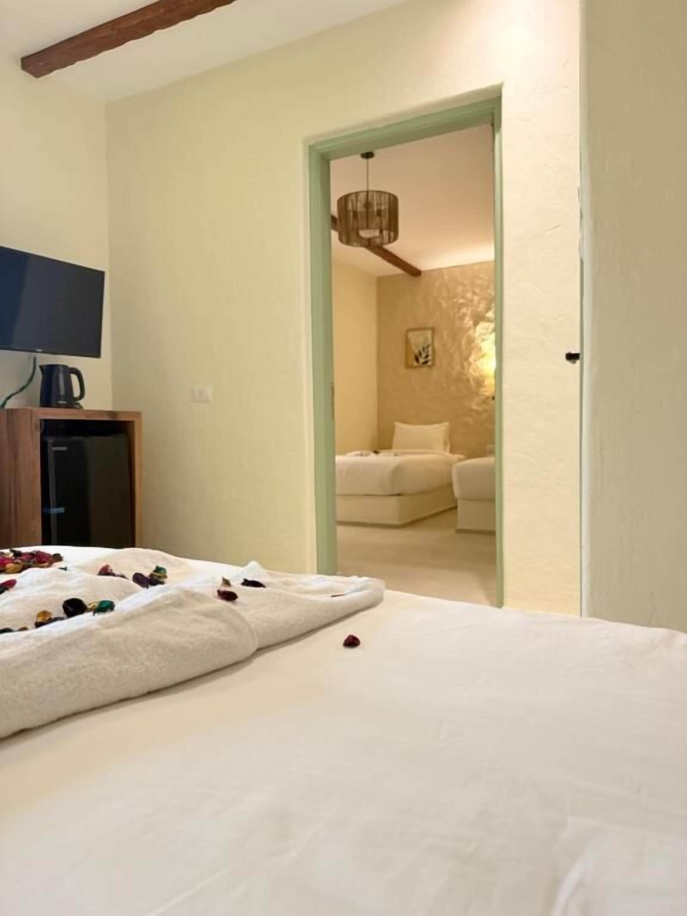 奢華套房, 2 間臥室, 花園景 | 書桌、手提電腦工作空間、隔音、免費 Wi-Fi