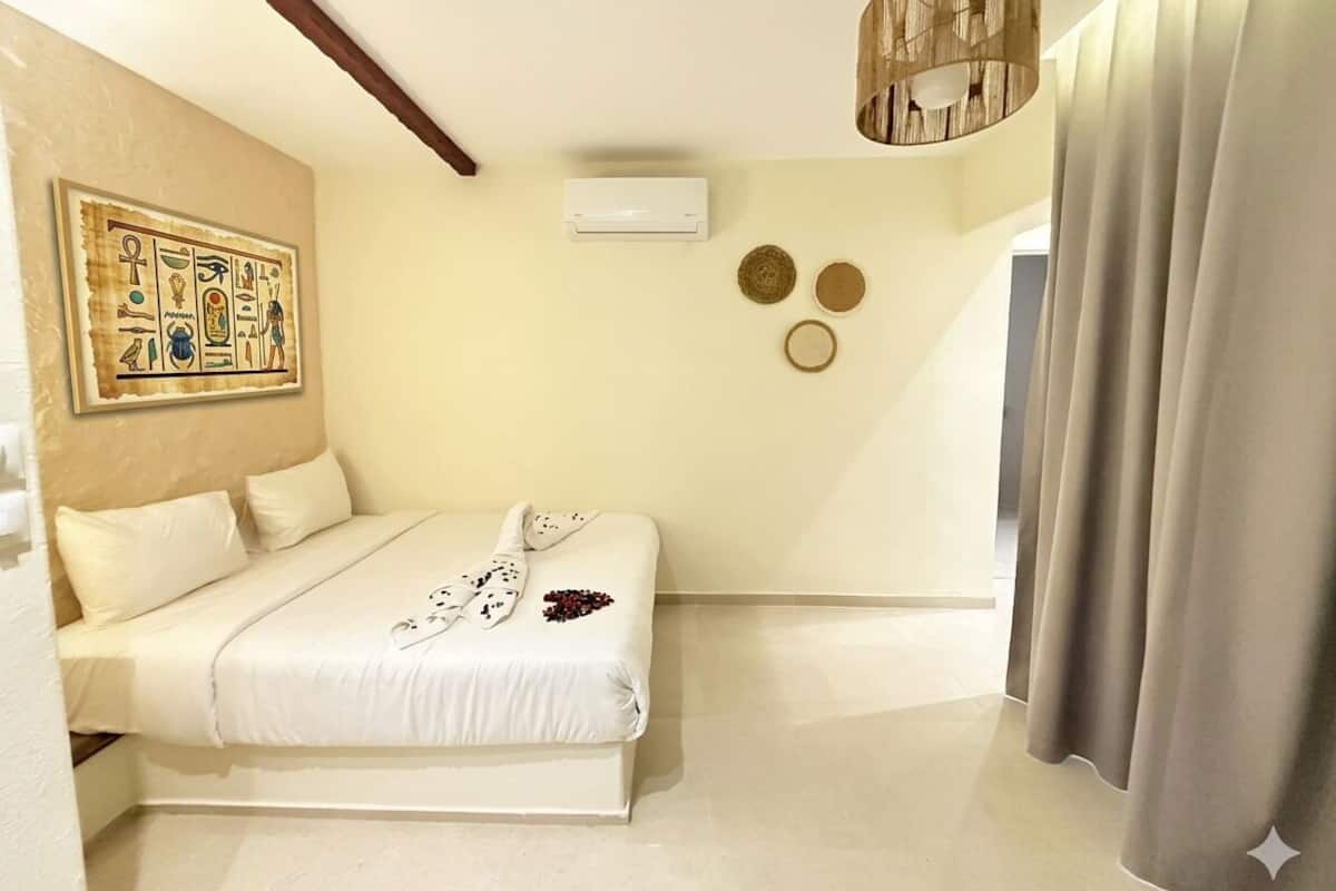 Työpöytä, kannettavalle tietokoneelle sopiva työtila, äänieristys