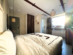 Suite de lujo, vistas a la montaña | Escritorio, espacio para trabajar con un portátil, wifi gratis