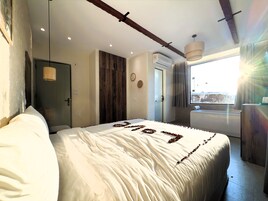 Luxury Suite, Mountain View | Desk, laptop workspace, free WiFi, bed sheets