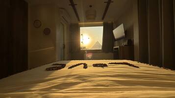 Luxury Suite, Mountain View | Desk, laptop workspace, free WiFi