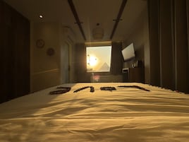 Luxury Suite, Mountain View | Desk, laptop workspace, free WiFi, bed sheets