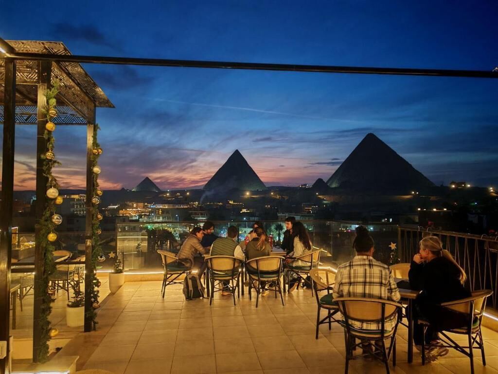 شرفة على السطح