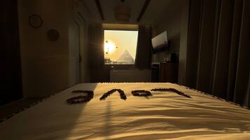 Luxury Suite, Mountain View | Desk, laptop workspace, free WiFi