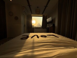 Luxury Suite, Mountain View | Desk, laptop workspace, free WiFi, bed sheets - Pyramids Spiritual Gate  (Giza)