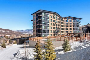 Exterior - Modern 2 bd 2 ba Ski in & Ski out Condo in Base Village (Snowmass Village)