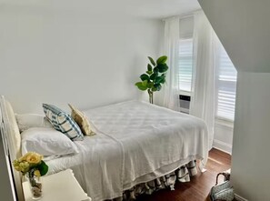 Iron/ironing board, WiFi, bed sheets - Private Charming 2 bedroom steps from the beach
Entire rental unit in Queens, NY (Rockaway Beach)