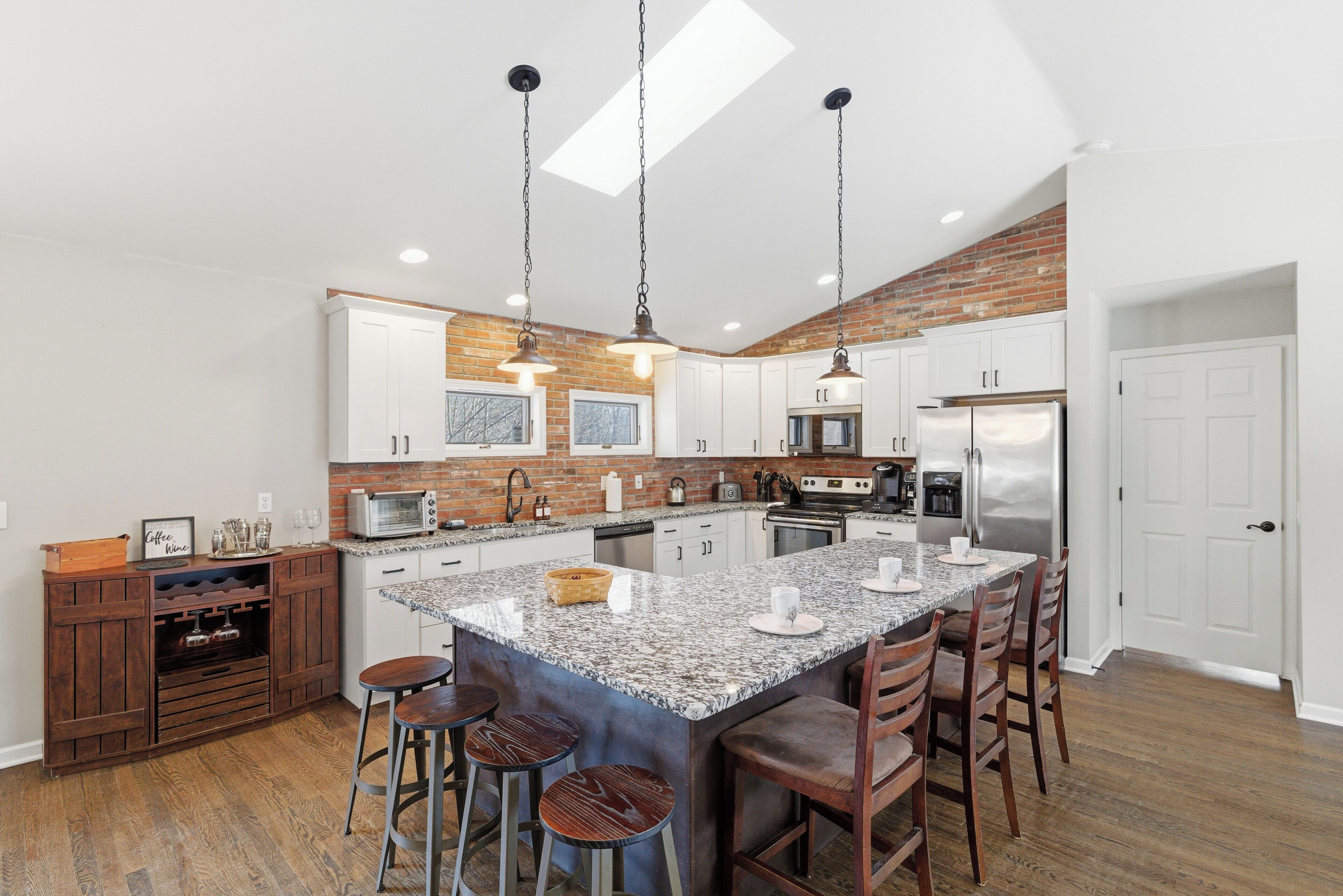 Køleskab, mikrobølgeovn, ovn, kogeplade