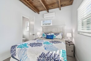 Tabla de planchar con plancha, wifi gratis y ropa de cama 