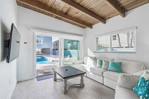 Beach Bliss 3-Bd Beach Cottage w- Pool & Direct Beach Access in Indian Shores FL