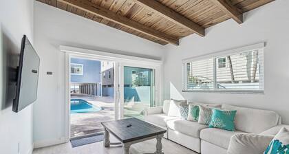 Beach Bliss 3-Bd Beach Cottage w- Pool & Direct Beach Access in Indian Shores FL