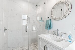Shower, hair dryer, towels - Beach Bliss 3-Bd Beach Cottage w- Pool & Direct Beach Access in Indian Shores FL (Indian Shores)