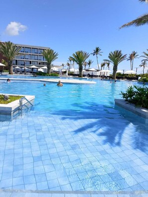 Piscine extérieure, piscine chauffée