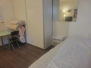 Iron/ironing board, WiFi, bed sheets - Beau Studio Rue de la Sablière (Paris)
