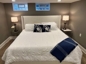 3 bedrooms, desk, travel crib, free WiFi - Cozy & Modern 3-Bed Getaway Near Lake Erie (Bay Village)