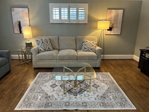 Smart TV, books - Cozy & Modern 3-Bed Getaway Near Lake Erie (Bay Village)