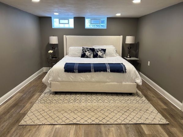 3 bedrooms, desk, travel cot, free WiFi - Cozy & Modern 3-Bed Getaway Near Lake Erie (Bay Village)