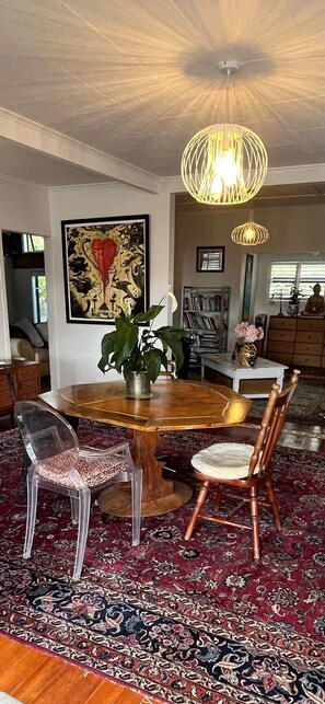 Dining - Unique City Bungalow
Two bedroom eclectic City Bungalow Arty and tranquil haven (Whangārei)