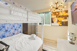 Bügeleisen/Bügelbrett, WLAN, Bettwäsche