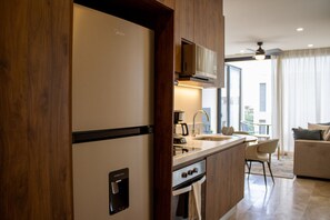 Fridge, microwave, coffee/tea maker, cookware/dishes/utensils - Paravian 704 Playa del Carmen (Playa del Carmen)