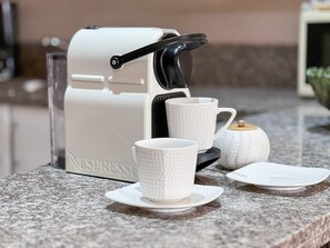 Kaffee und/oder Kaffeemaschine