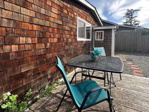 Harbor View Cottage + Studio - Gold Beach, Oregon