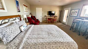 Desk, iron/ironing board, WiFi, bed sheets