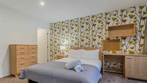 1 chambre, bureau, fer et planche à repasser, Wi-Fi gratuit