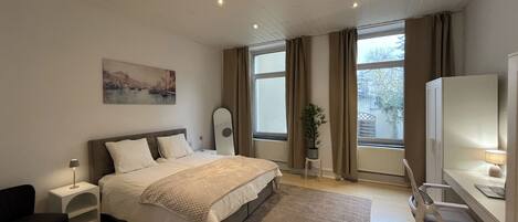 1 bedroom, desk, iron/ironing board, free WiFi