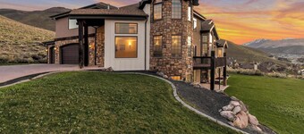 Grand Palace in SLC *Hot Tub* Theater* Sleeps 39!