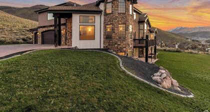 Grand Palace in SLC *Hot Tub* Theater* Sleeps 39!