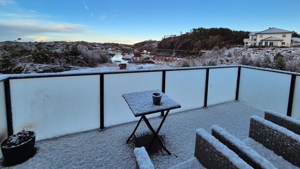 Property grounds - Stunning apartment in Finnås with house sea view (Finnås)